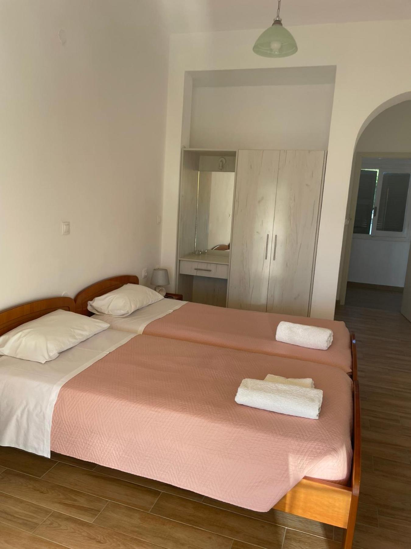 Nafsika Apartments Agios Georgios Pagon Bagian luar foto