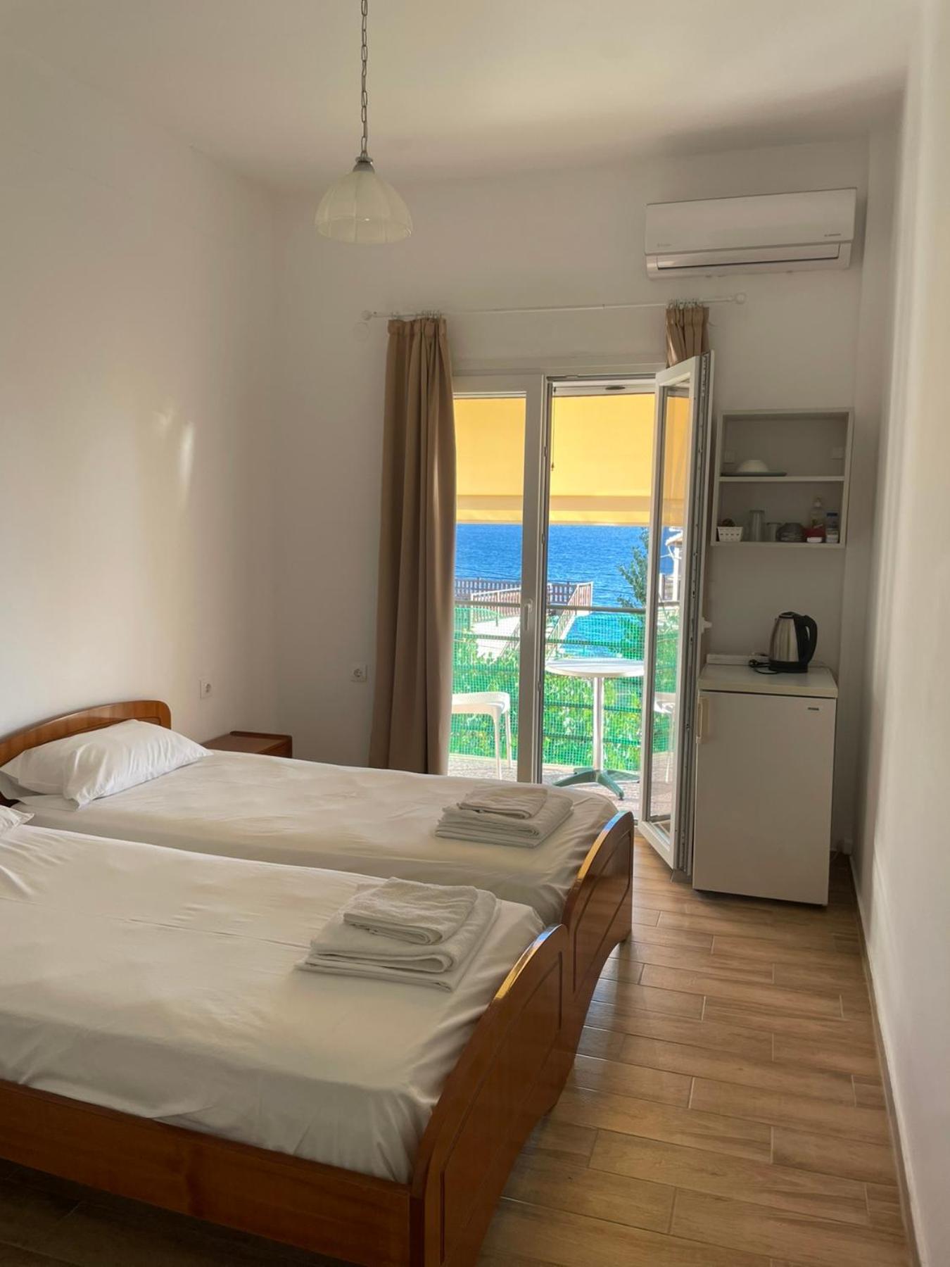 Nafsika Apartments Agios Georgios Pagon Bagian luar foto